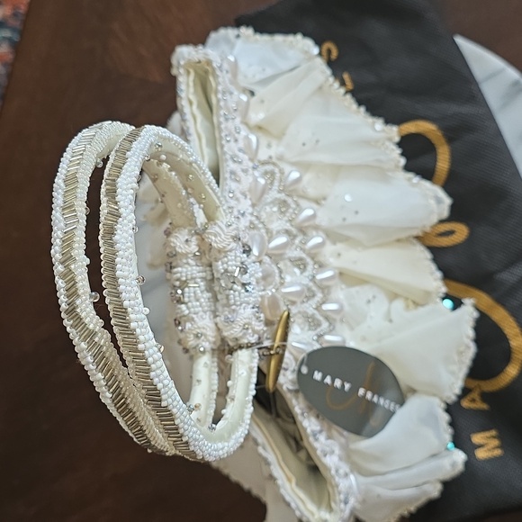 Mary Frances Pearl Beaded Clutch 🤍